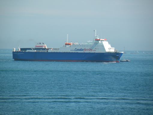  bateau au large de Dinard